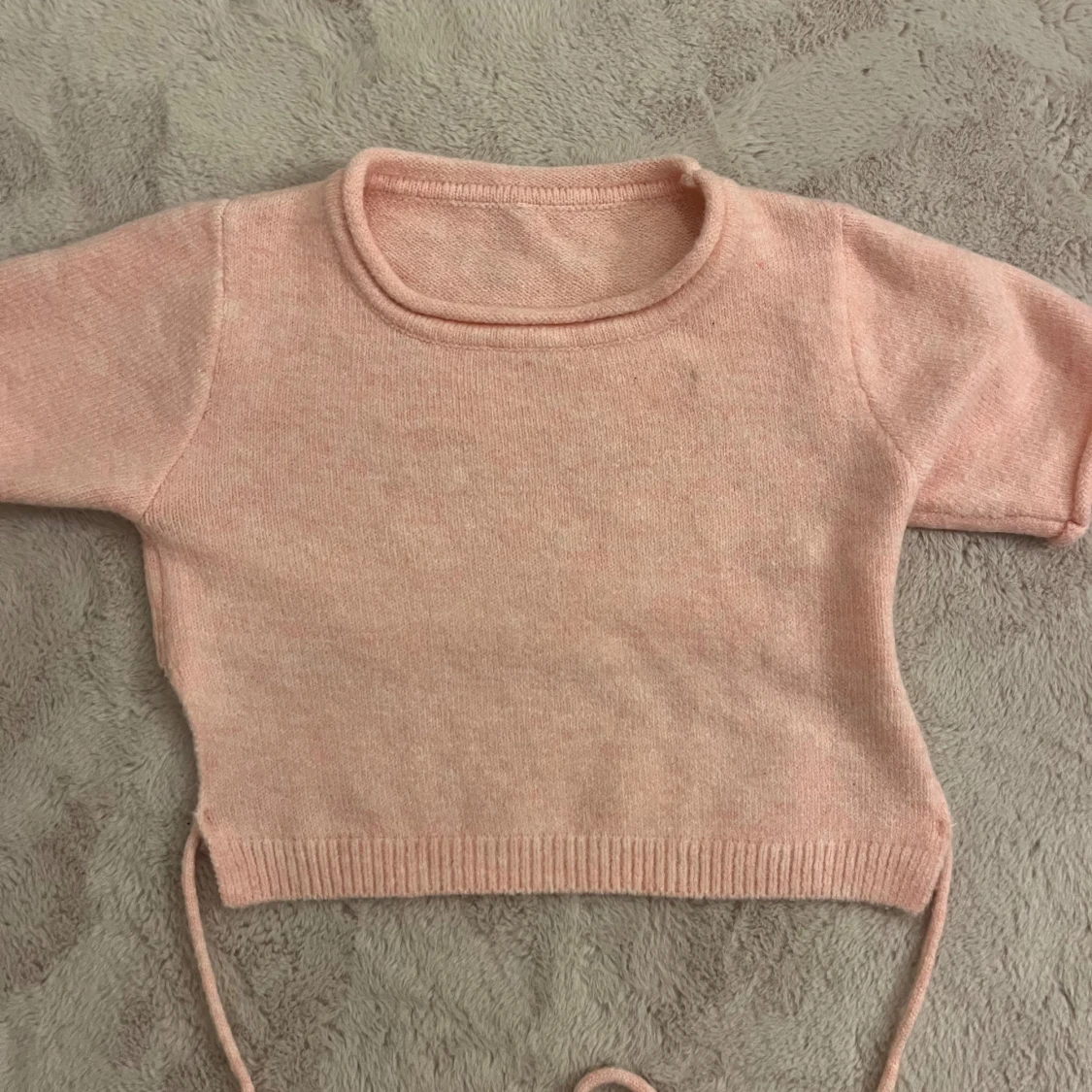 Rosa croppad topp med knytband