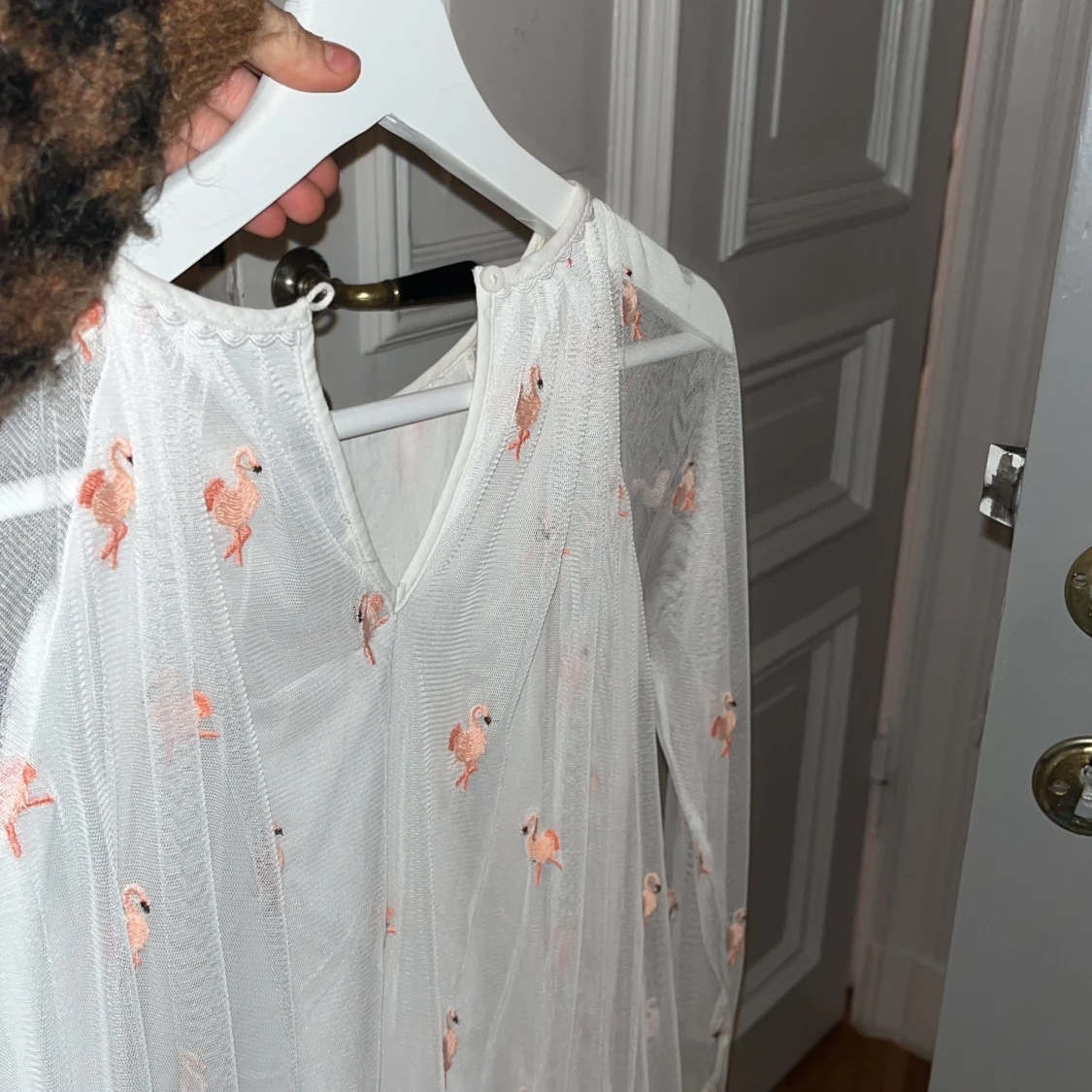 Vit klänning med flamingomönster - 2