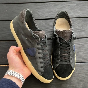 Philippe model.  STEAL ‼️ - Säljer dessa snygga Philippe model! Size 43! Skick 7/10. Sjuk steal för ändast 599kr!‼️Hör av dig vid minsta fundering!👋🏾