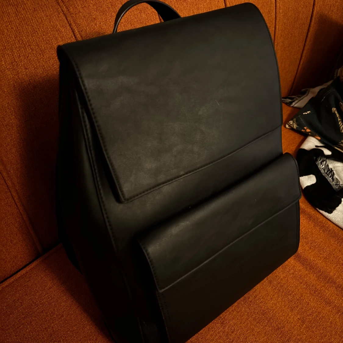 ZARA- Svart ryggsäck i syntet - 1