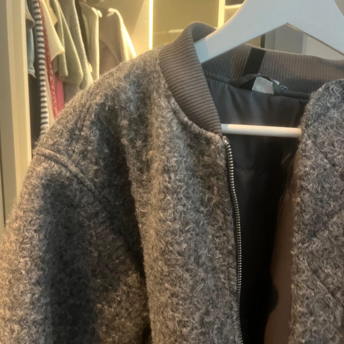 Grå bomberjacka - 91