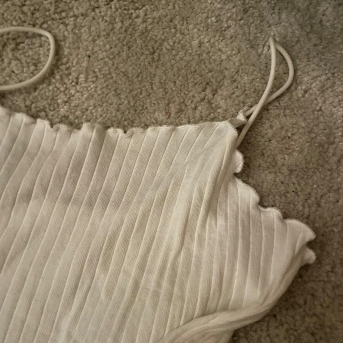 Vit ribbad klänning