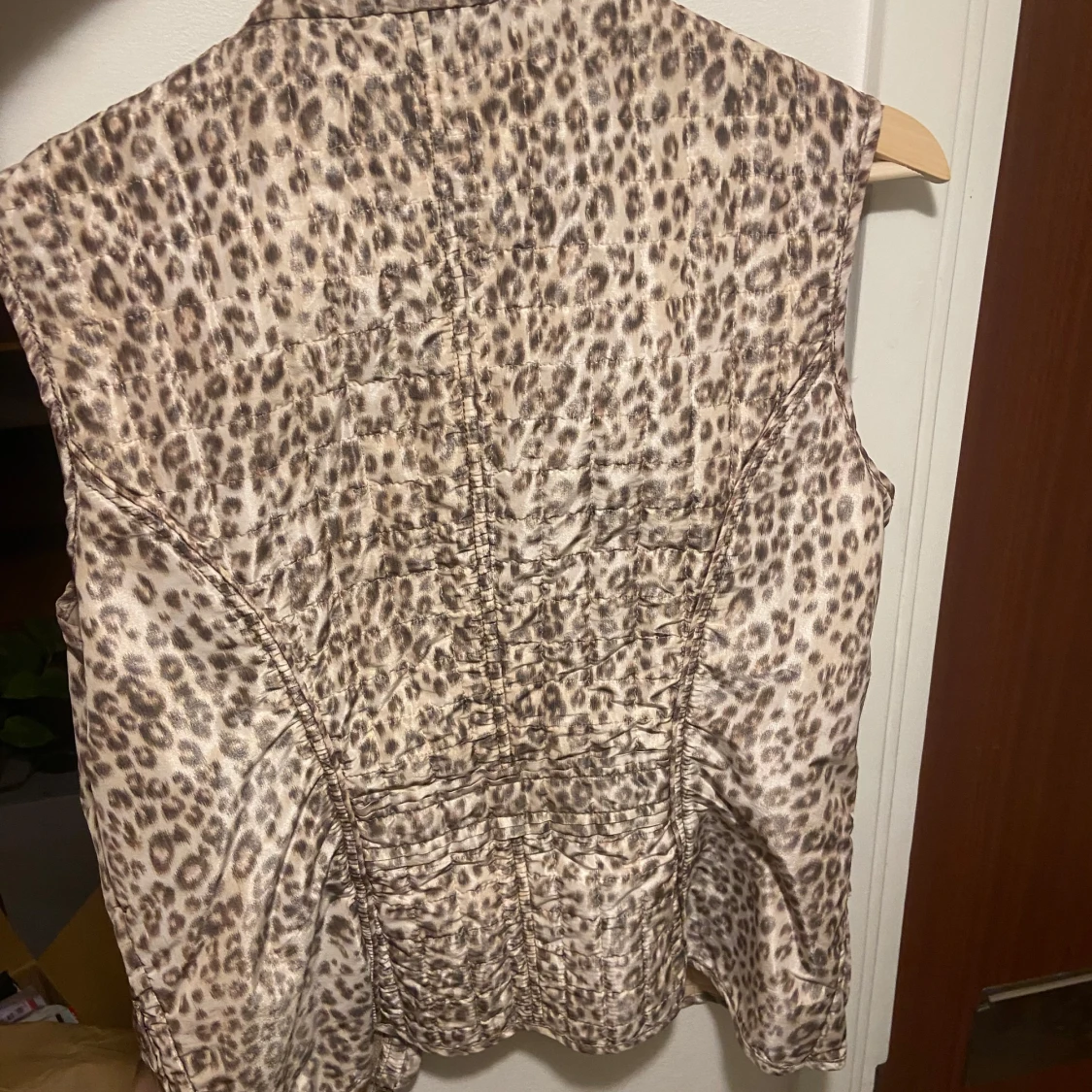 Leopardmönstrad väst från Bogner - 90