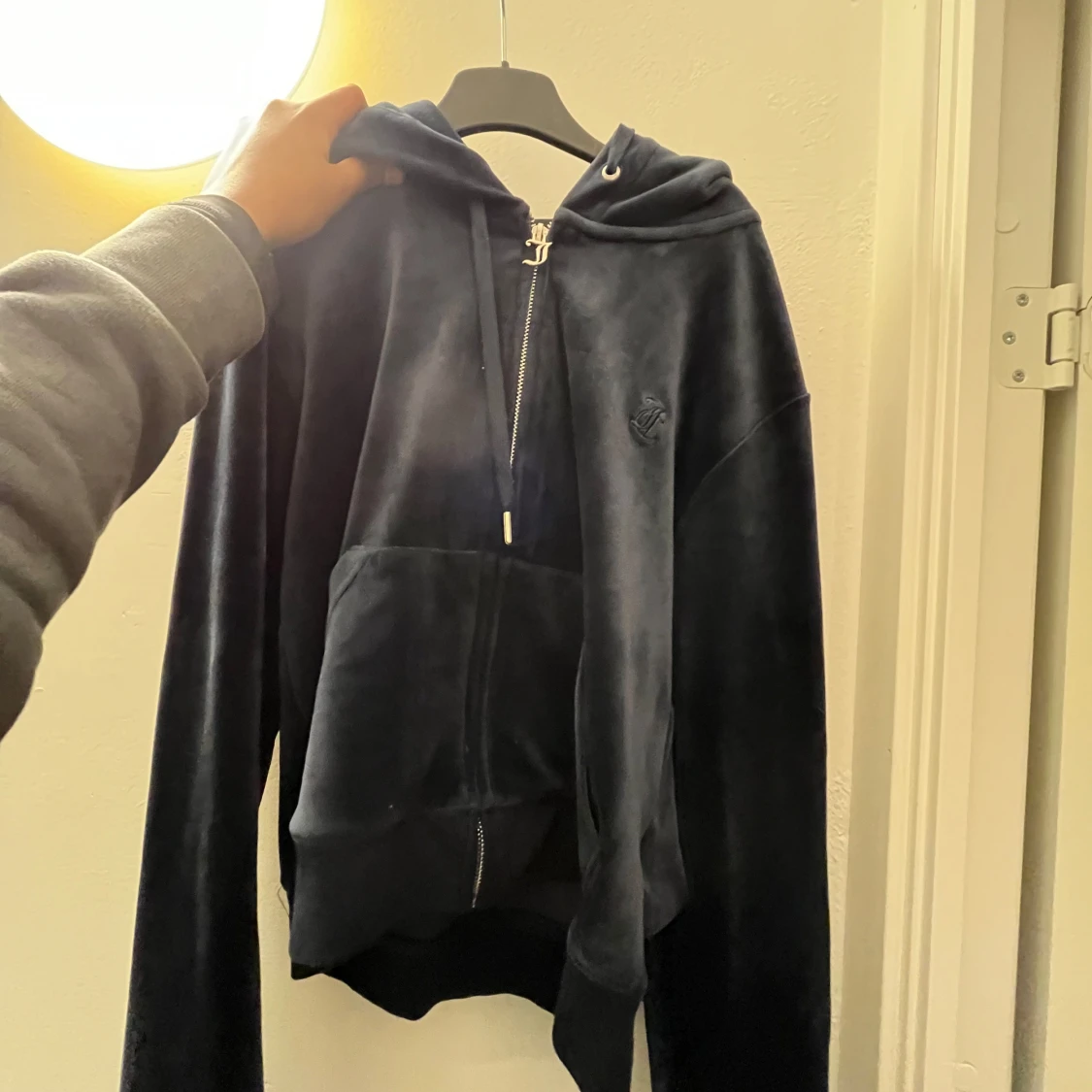 Mörkblå sammetshoodie med dragkedja - 92