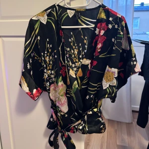 Blus - Fin knytblus