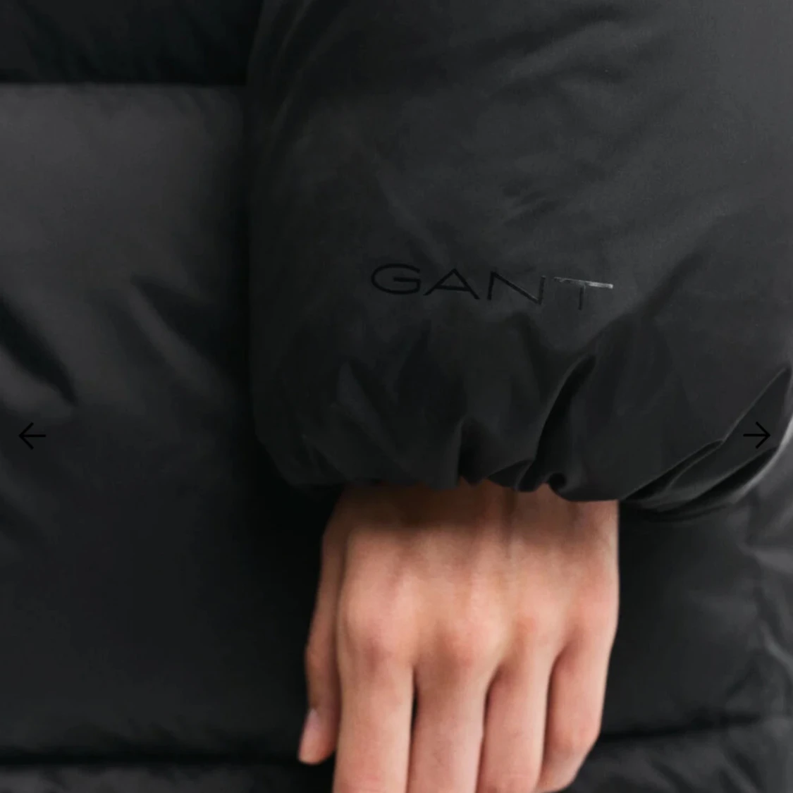 Svart pufferjacka med huva - 93