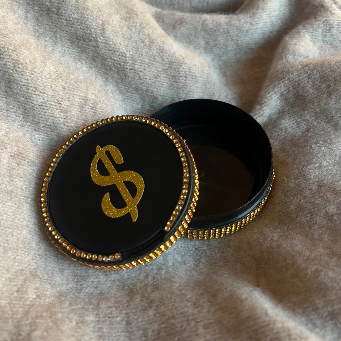 Svart förvaringsdosa med valfri design  - 90