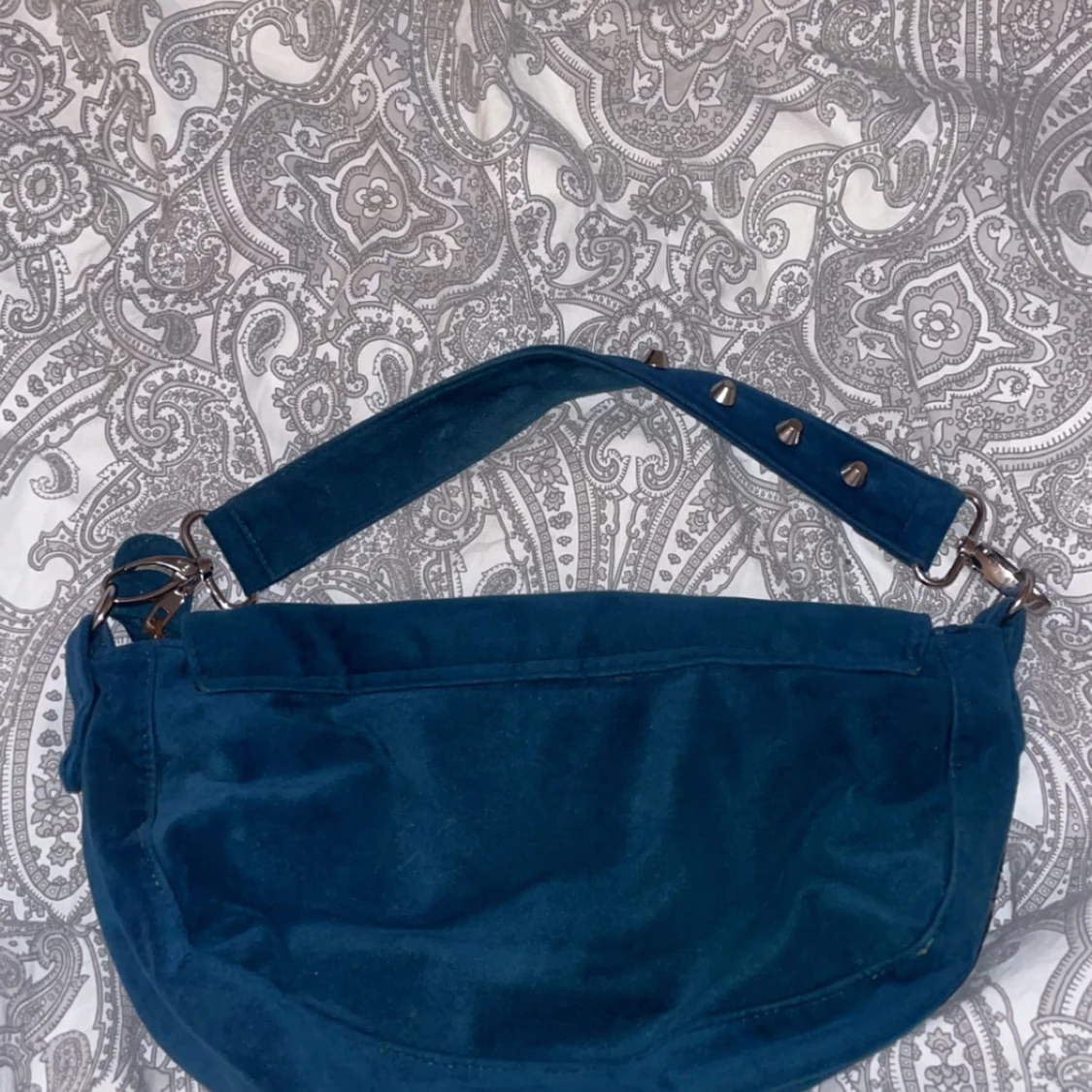 Blå/Grön axelväska med nitar från Unlimit - 90