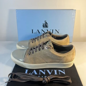 Lanvin - Säljer dessa riktigt snygga skor ifrån Lanvin | Pris: 2799| storlek: uk 10, passar 44,45 | skick: 9.5/10, box, dustbag och snören tillkommer | har du fler frågor eller funderingar är det bara att skriva 😀👍✅