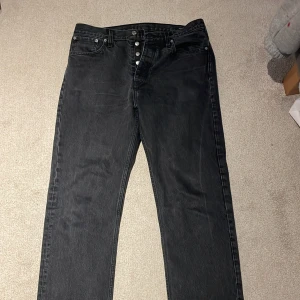 HOPE jeans - Svarta jeans från HOPE RUSH                                       Storlek 33