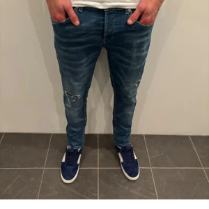 Dondup George jeans  - Säljer mina dondup George jeans. Priset är inte hugget i sten. Hör av dig om du har några övriga frågor.