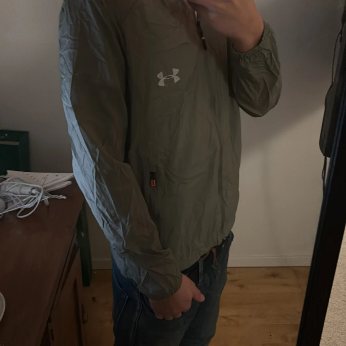 Grå vindjacka från Under Armour - 92