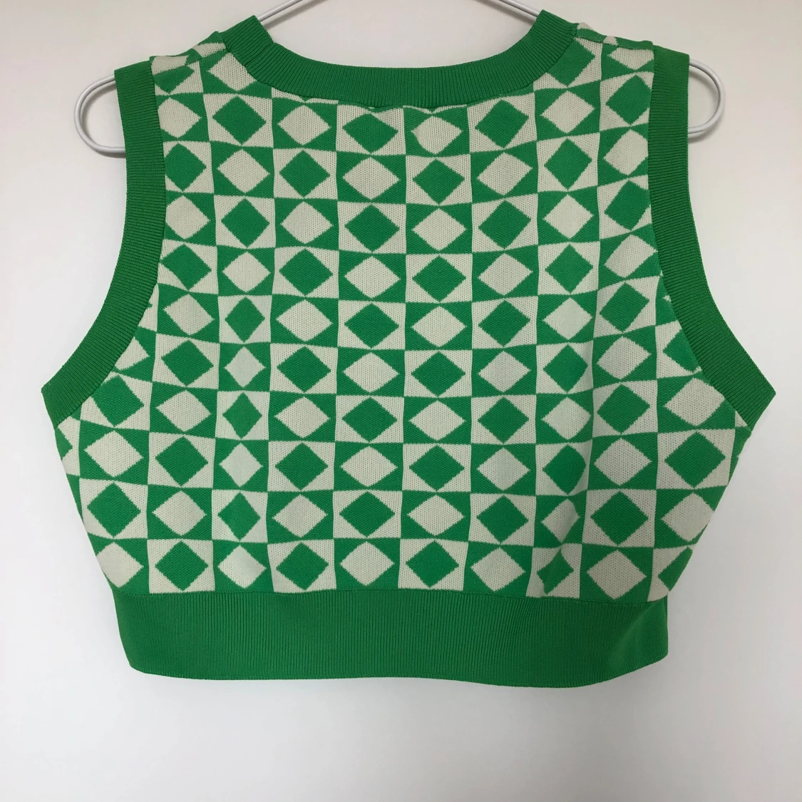 Grön och vit-rutig väst i croppad modell från Zara - 92