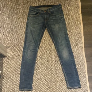 Blåa tiger of Sweden jeans  - Säljer ett par snygga blå tiger of Sweden jeans som är i riktigt bra skick. Det är Slim git jeans i storleken 31/32. Hör av dig vid frågor, pris kan diskuteras!