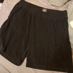Shorts  - H&M frotte shorts i storlek L. Bra skick och inte använda mycket.