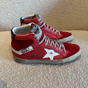 Golden Goose high top sneakers  - Riktigt snygga high top sneakers från Golden Goose. Superbra skick