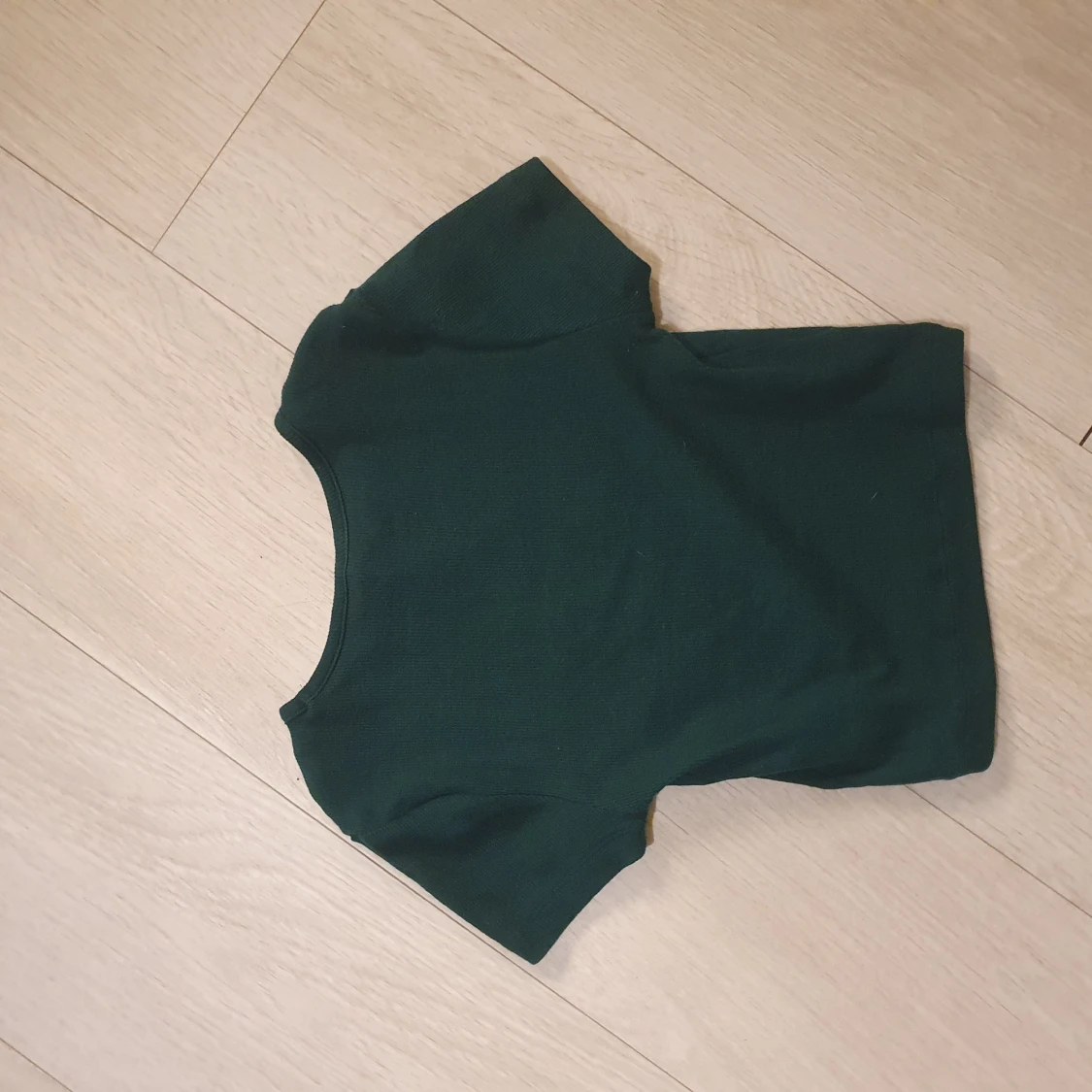 Mörkgrön kortärmad topp från H&M Divided - 26