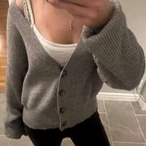 Bikbok kofta 💕 - Säljer nu denna fina kofta från bikbok få jag aldrig har använt den 💕