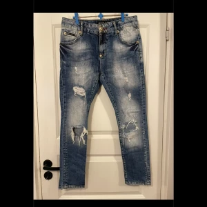 Philipp Plein - Jeans med as coola detaljer, storlek 26
