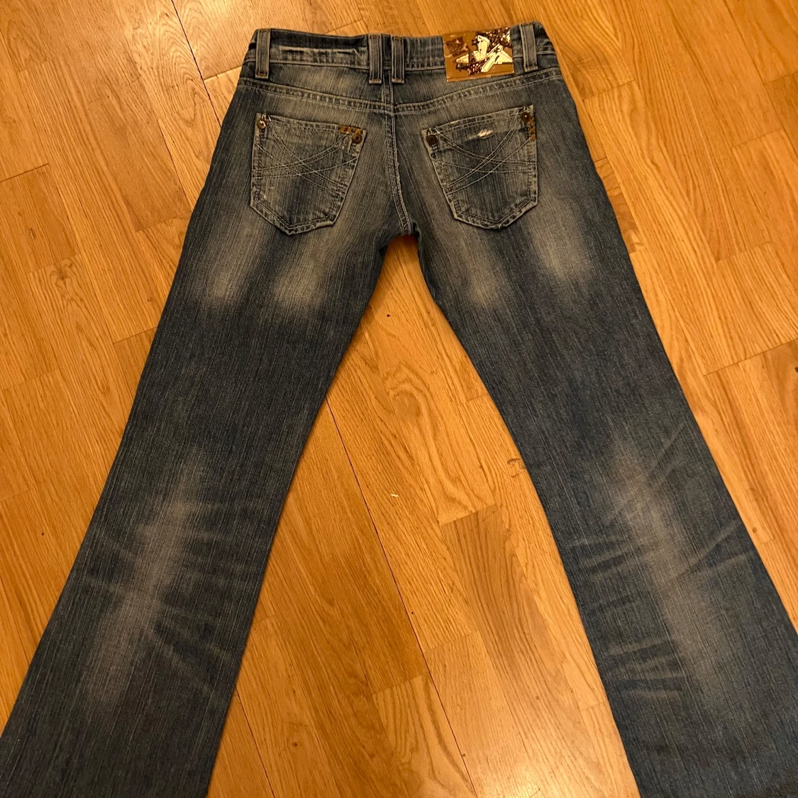 Low waist jeans med slitningar - 92