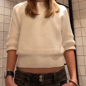 Zara tröja - Tog en gammal bild ifrån en video då den inte passar så bra längre💕