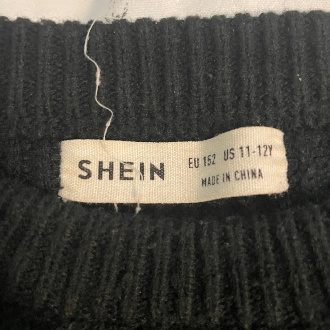 Svart stickad tröja från Shein - 91