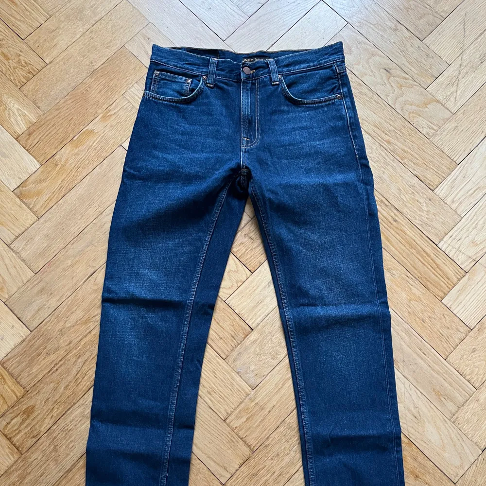 Säljer ett par snygga nudie jeans i modellen Gritty Jackson.  Väldigt fint skick och inte använda mycket. Storlek: 30/32 Pris: 550 kr Hör gärna av dig vid frågor!😄. Jeans & Byxor.