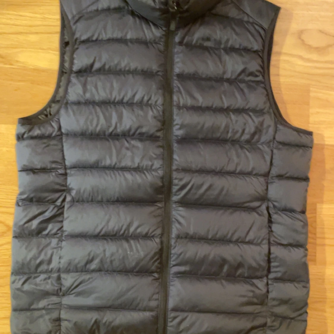 Svart dunväst - 90