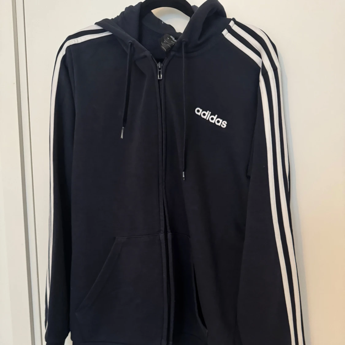 Svart hoodie från Adidas