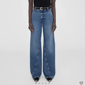 Anine Bing jeans - Säljer dessa superfina Anine Bing jeans som är helt nya och aldrig använda. Briley Jean heter dem och köptes för 3200:- därav priset men dem är tyvärr för långa för mig. Storlek 25. Köptes på NK för en månad sedan ca men finns kvar på hemsidan.