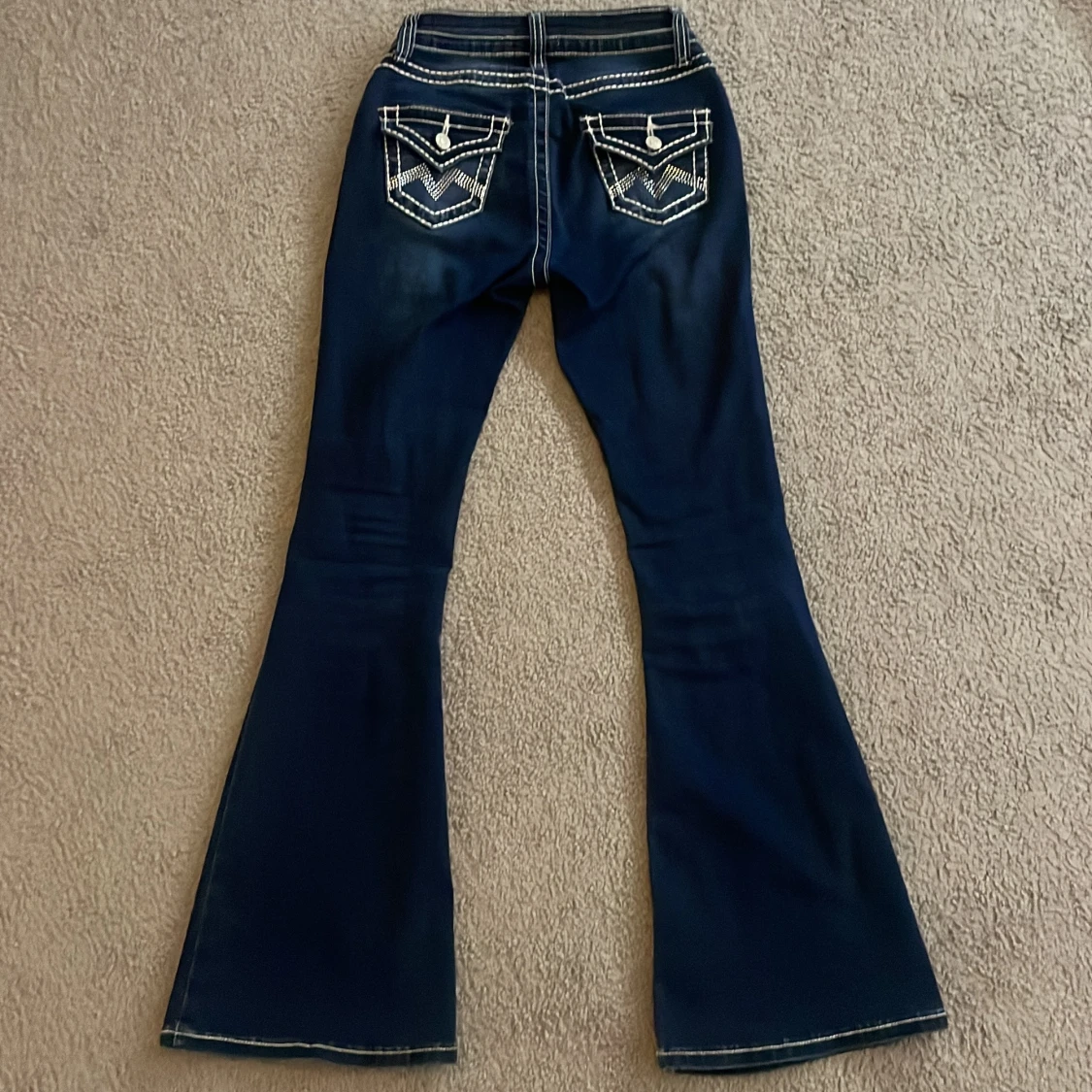 Mörkblå lowaist bootcut jeans från Bamboo - 90