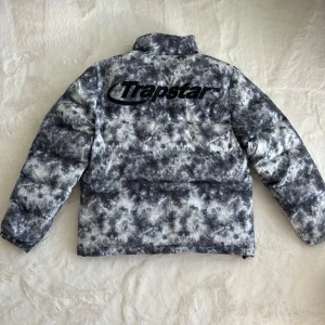 Jacka - Äkta Trapstar jacka i strl S. Nyskick med prislapp kvar. Kvitto finns.