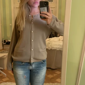 Beige kofta från Micha - Beige mysig kofta från Micha i storlek S💘