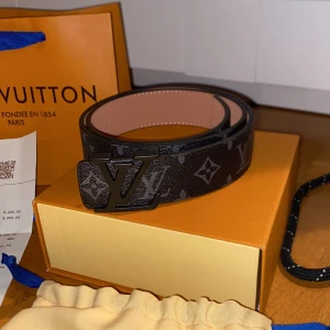 bälte  - Nytt och aldrig använt, allt följer med som är på bildna. Pris kan diskuteras vid snabb affär 