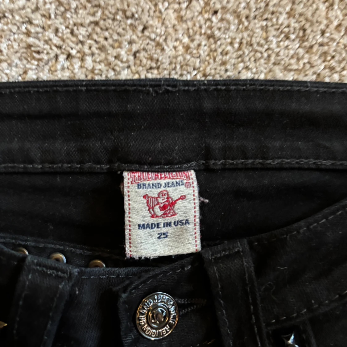 Svarta true religon jeans med nitar - 4