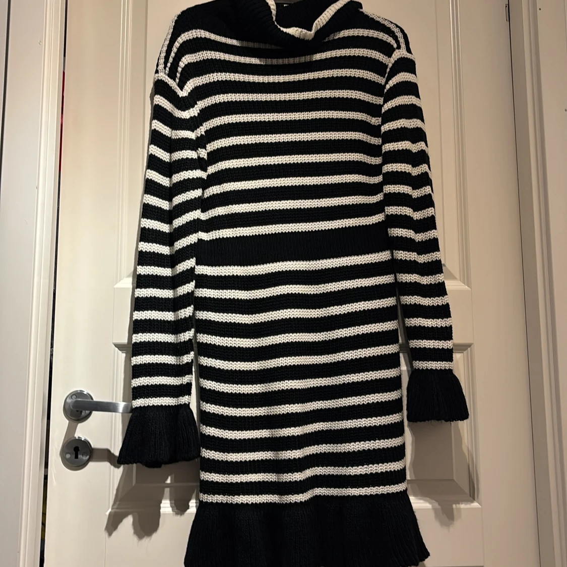 Randig stickad klänning - 1