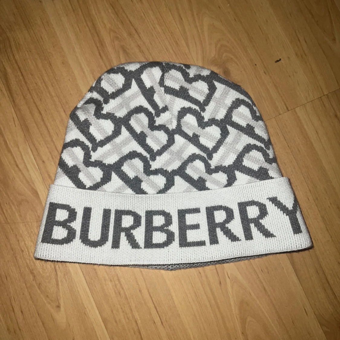 Burberry mössa