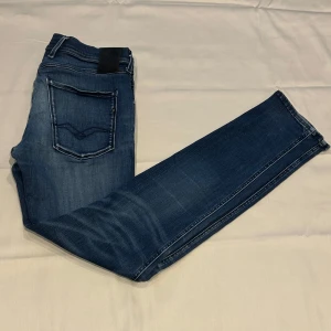 Replay anbass/dżinsy - Snygga blå jeans från Replay| bra skick| strl 32/34| hör gärna av er vid minsta lilla fundering 🙌