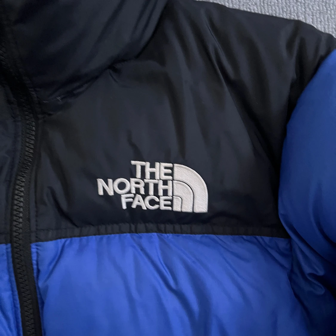 Blå och svart dunjacka från The North Face - 1