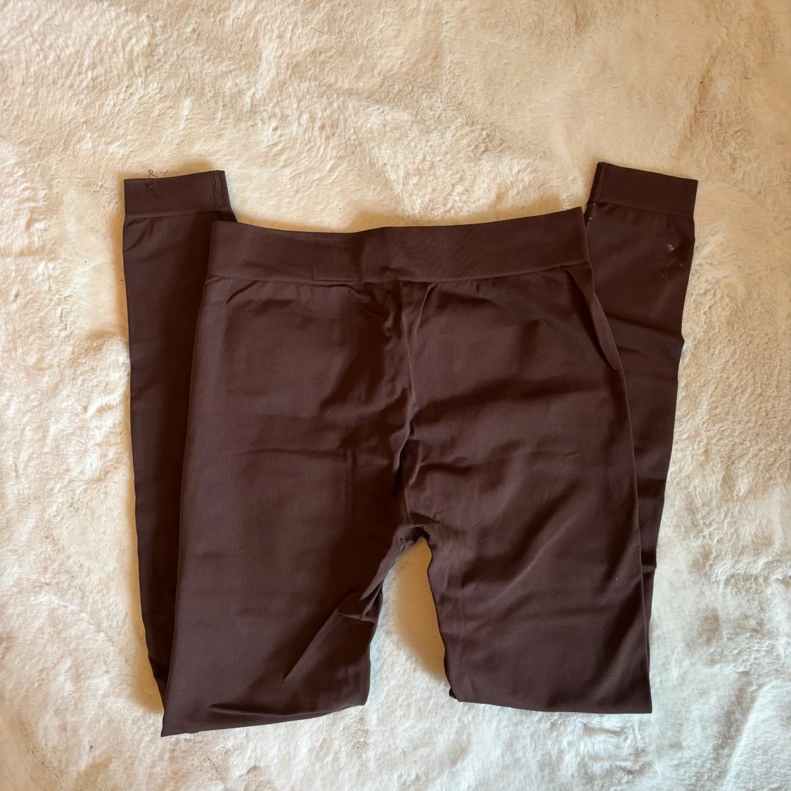 Två par leggings i brunt och rosa - 1