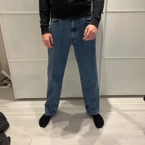 Blå jeans - Blåa lite mer baggy jeans från Vailent💕