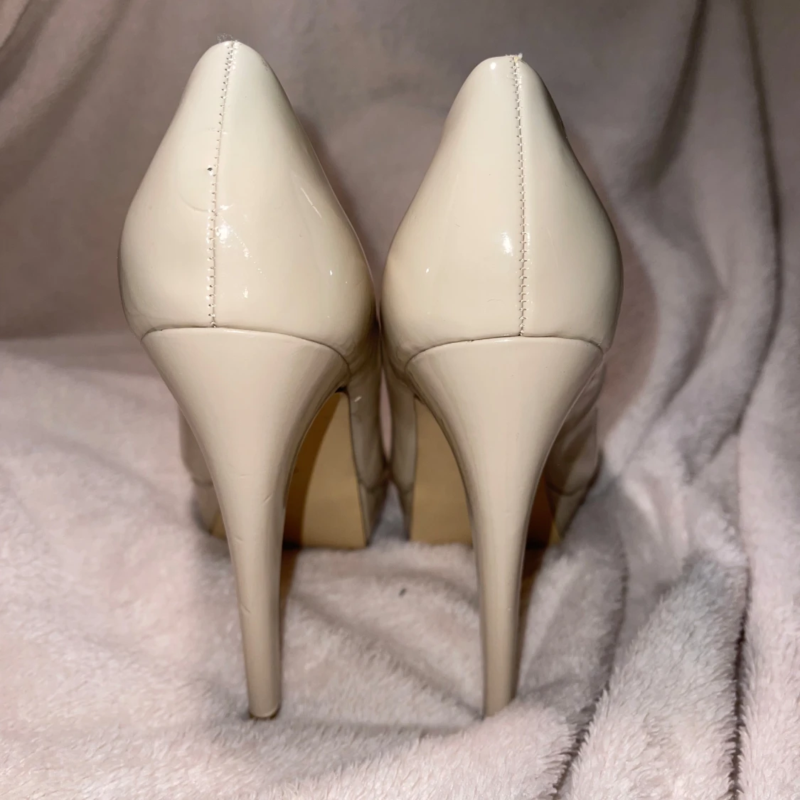 Krämfärgad guess klackar - 1