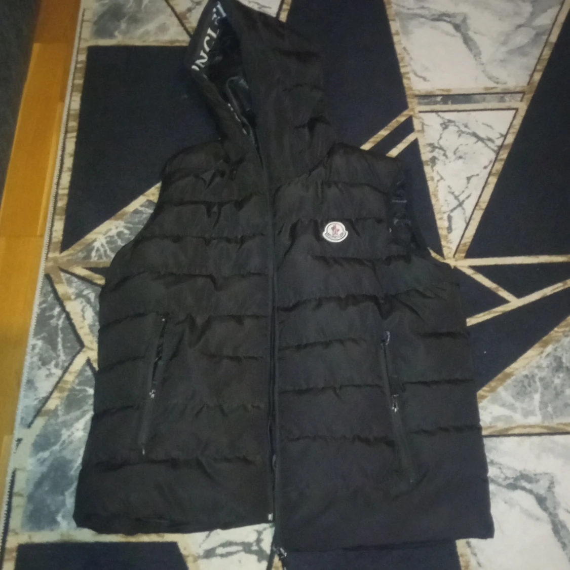 Svart dunväst från Moncler