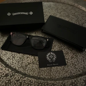 Chrome hearts glasögon - Tja! Säljer nu dessa feta CH glasögon på grund av att den ej kommer till användning! - Skick: 8/10 Inga defekter - Storlek onesize - Tveka ej på att skriva vid eventuella frågor!! Mvh Lucas
