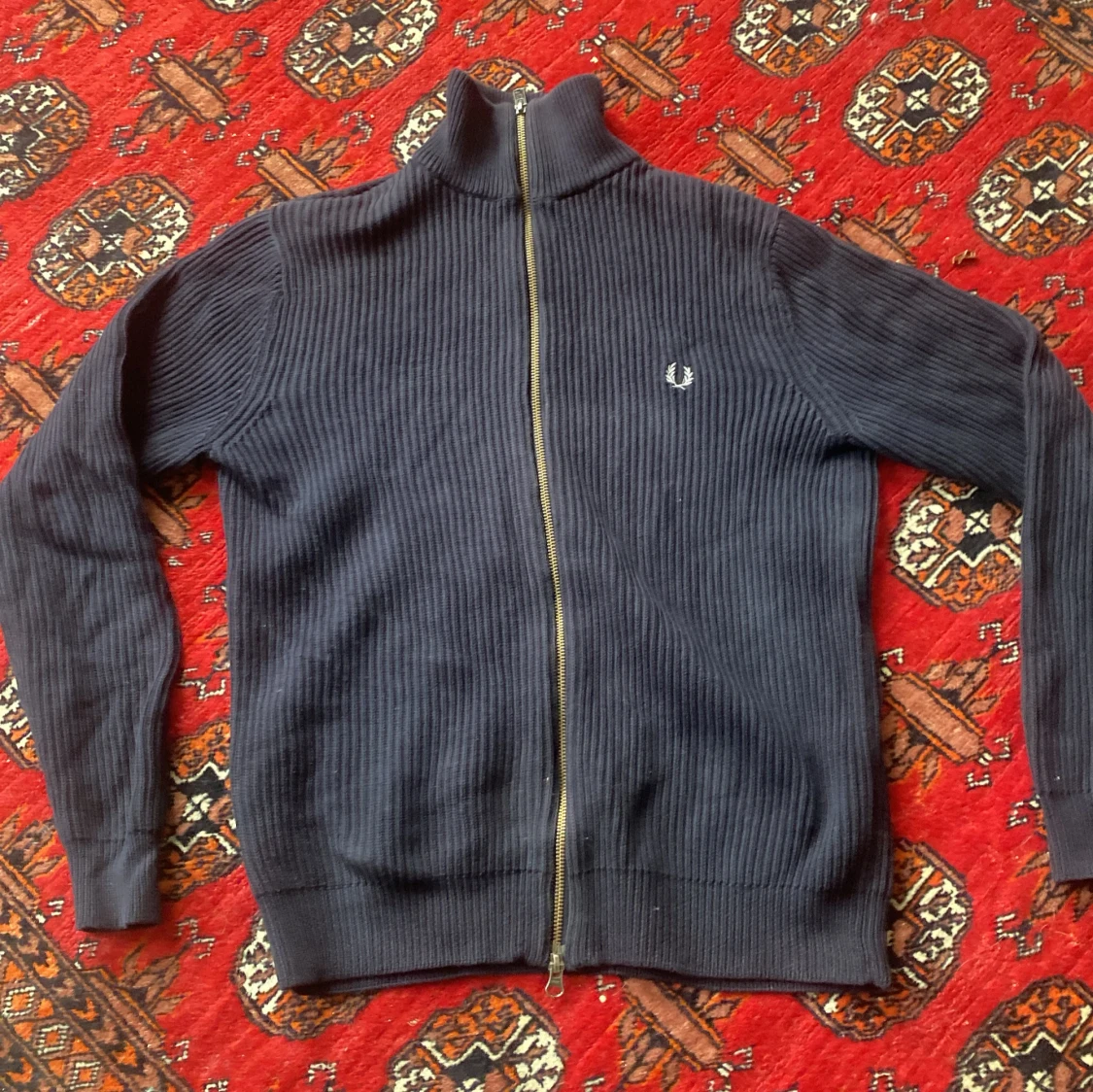 Svart ribbad tröja från Fred Perry - 3