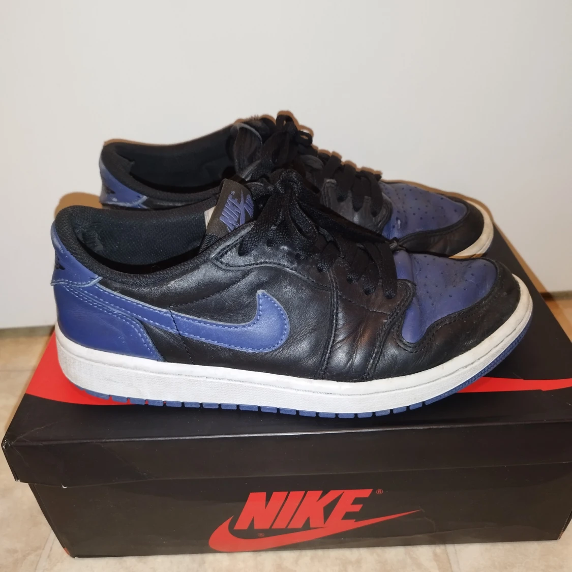 Nike Air Jordans i svart och blått