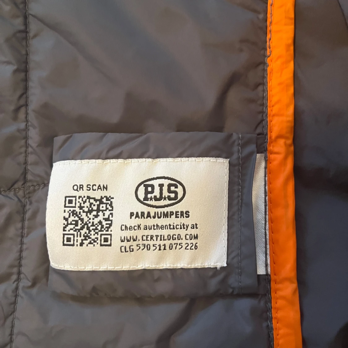 Grå jacka från Parajumpers - 1