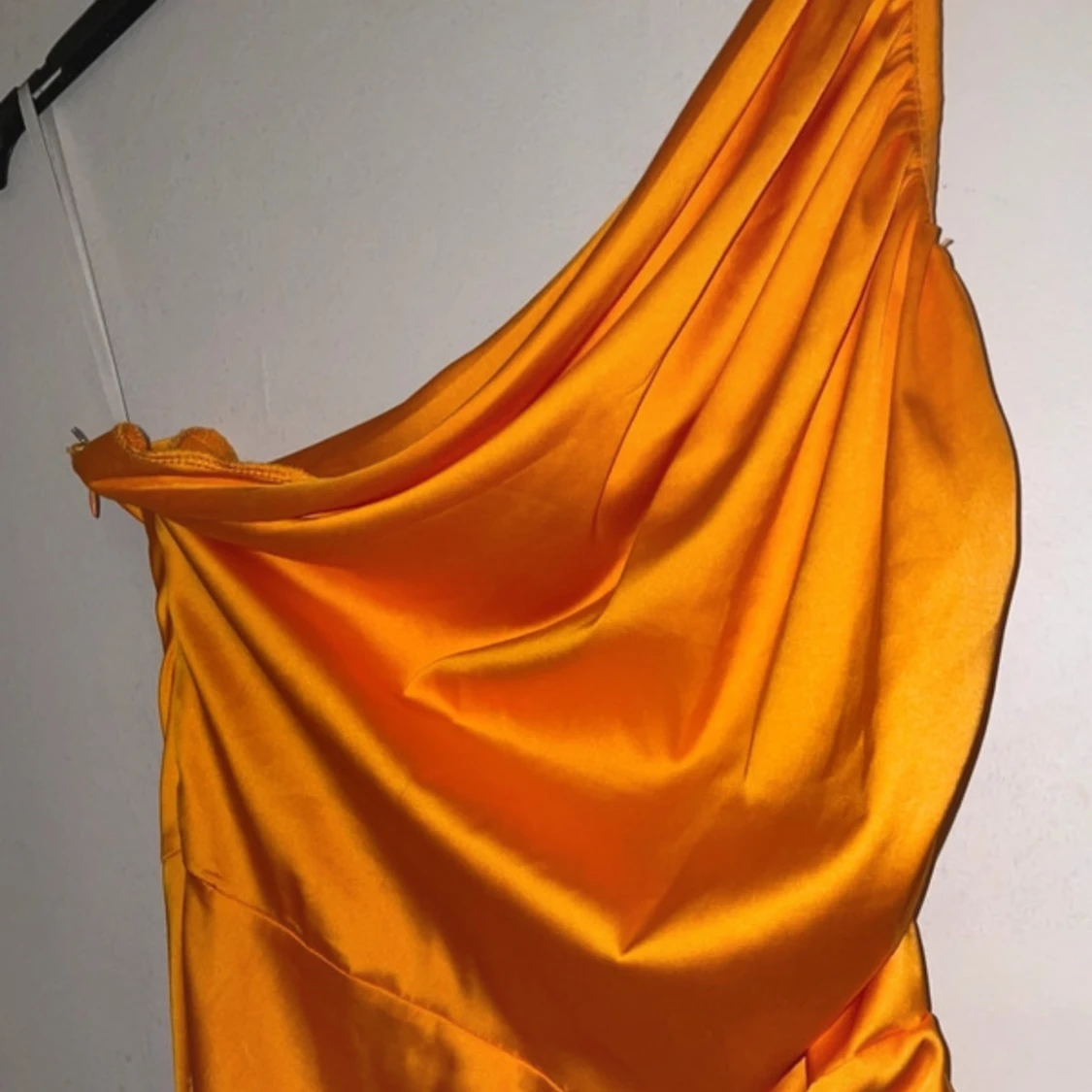 Orange satin klänning - 3