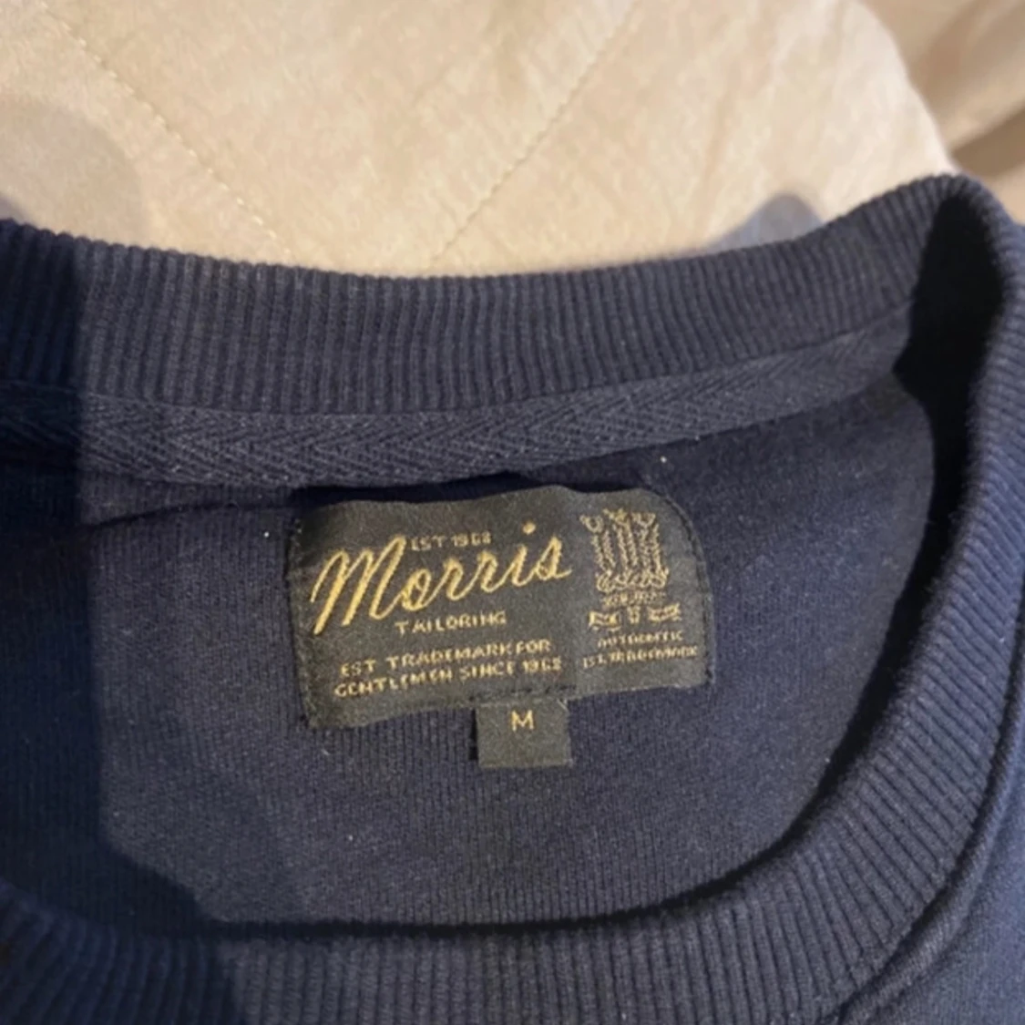 Mörkblå sweatshirt från Morris - 1