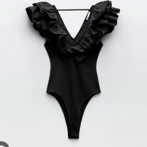 Svart volangbody Zara - Intressekoll!! Superbra skick🥰🥰